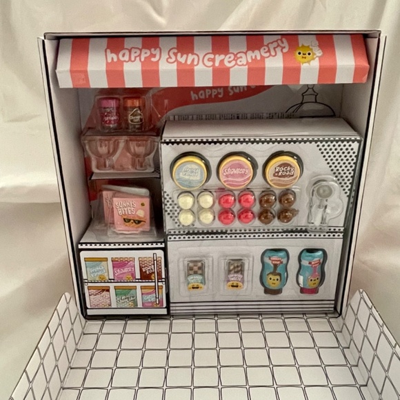 Miniverse MGA Icecream Social New - Picture 6 of 7